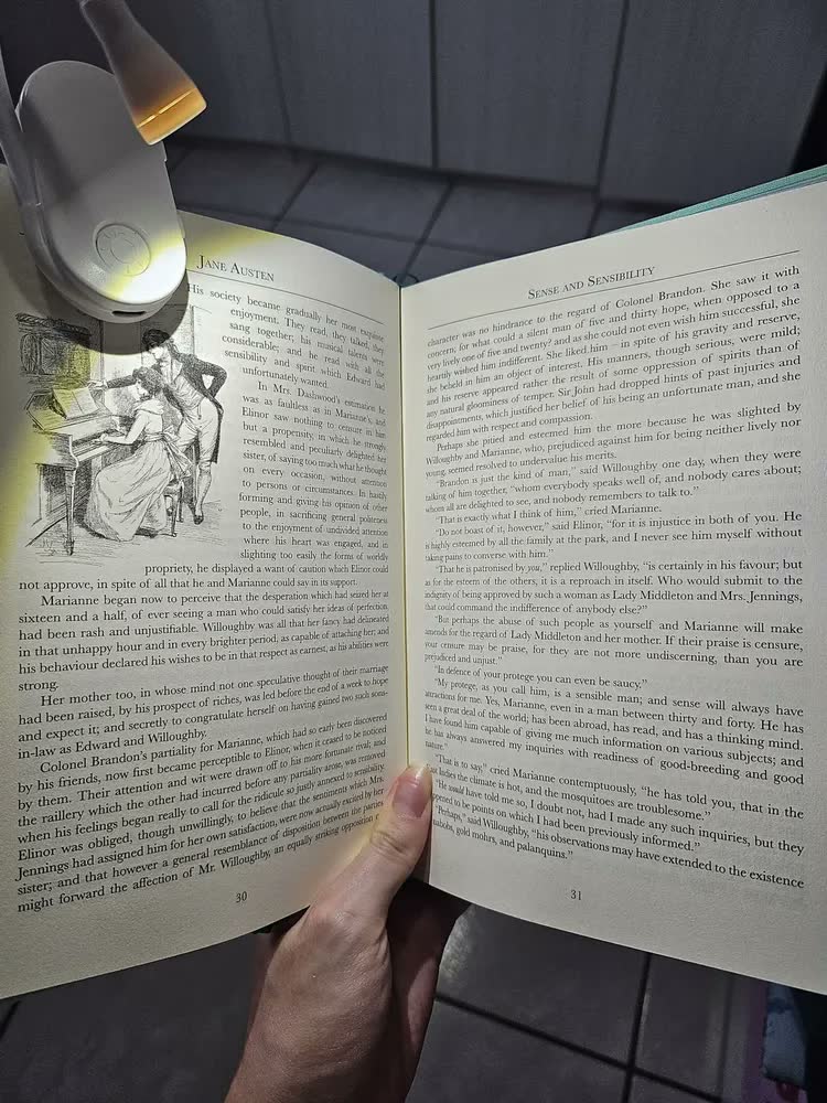 foto de Luz De Led Para Leitura Com Clipe Usb 3 Cores Recarregavel