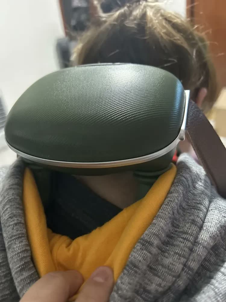 foto de Massageador Pescoco Ombro Recarregavel 3d Com Aquecimento Verde-musgo