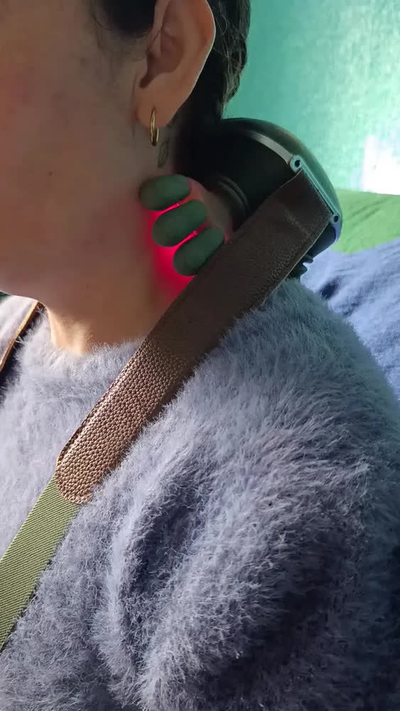 foto de Massageador Pescoco Ombro Recarregavel 3d Com Aquecimento Verde-musgo