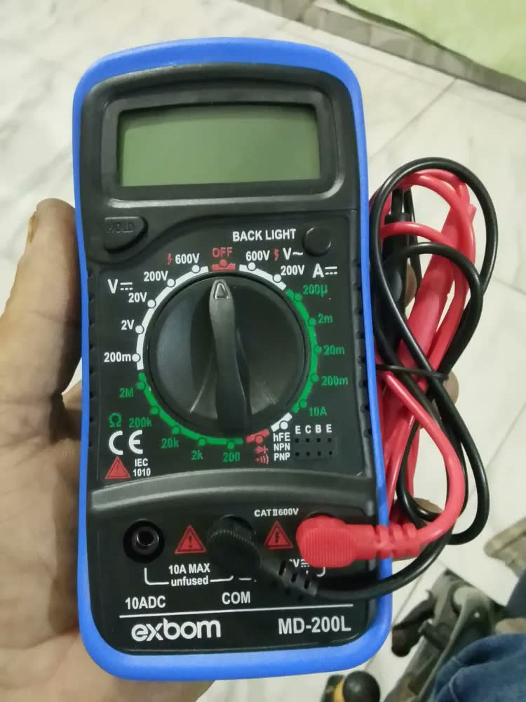 foto de Multímetro Digital Profissional Lcd Iluminado Portátil Multifunções Ac Dc Bip Com Bateria