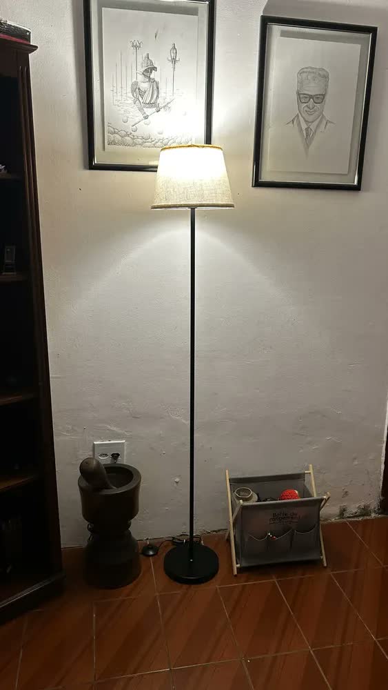 foto de Luminária de Chão em Metal Preto,abajur de chão , com Cúpula de Tecido Branca e Altura Ajustável, Tieesa L011