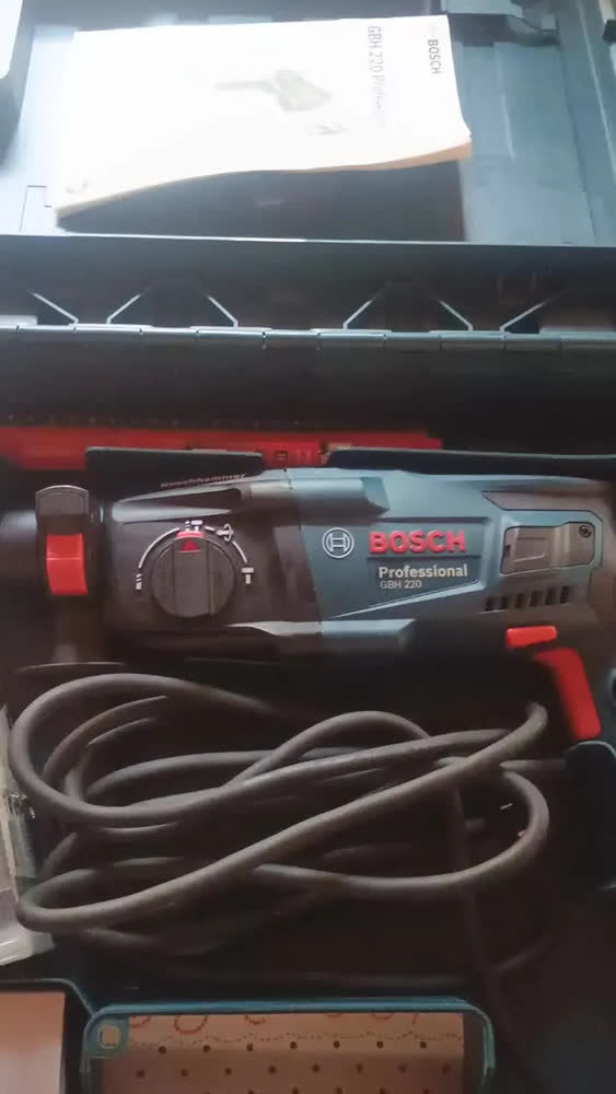 foto de Martelete Perfurador Rompedor 720w Gbh220 Bosch C/ Kit Broca Cor Azul