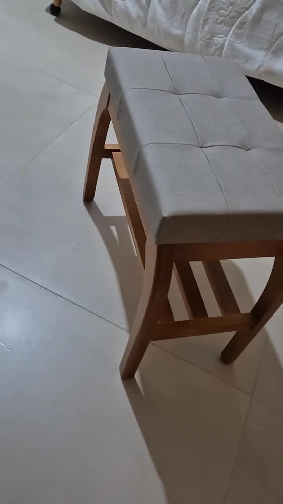 foto de Banco Sapateira Recamier Estofado Capitonê De Madeira 50cm Marrom