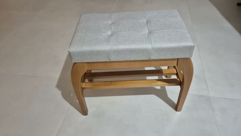 foto de Banco Sapateira Recamier Estofado Capitonê De Madeira 50cm Marrom