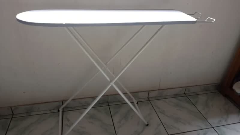 foto de Mesa Tabua De Passar Roupa Tecido Térmico Cor Preto Lisa