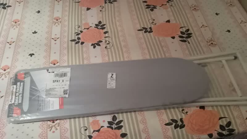foto de Mesa Tabua De Passar Roupa Tecido Térmico Cor Preto Lisa