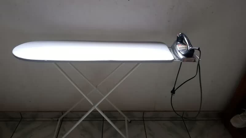 foto de Mesa Tabua De Passar Roupa Tecido Térmico Cor Preto Lisa