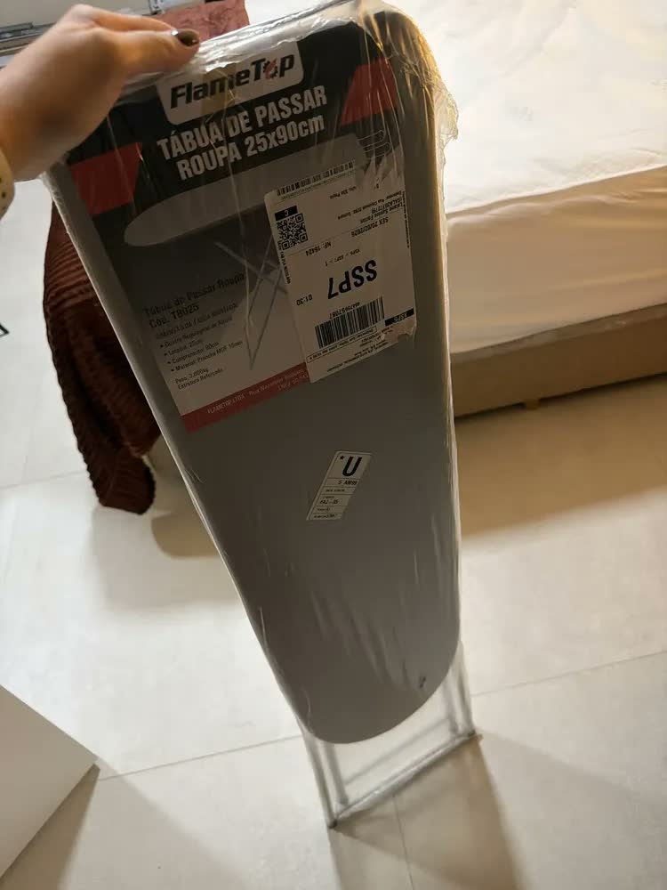 foto de Mesa Tabua De Passar Roupa Tecido Térmico Cor Preto Lisa