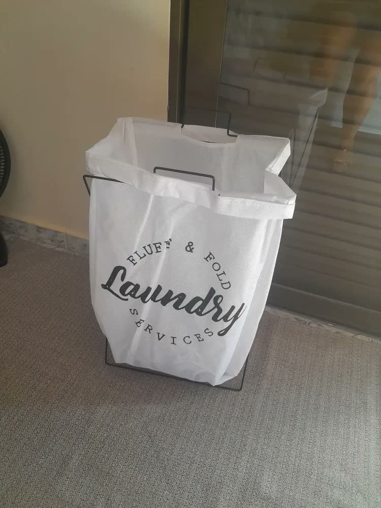foto de Cesto Suporte Organizador Roupa Suja Dobrável Multiuso 60cm Cor Marrom-claro Lisa