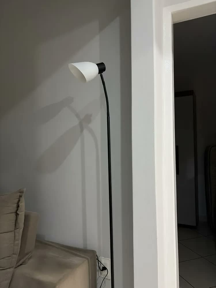 foto de Luminária de Chão Articulada Tieesa, 175 cm, para Leitura e Ambiente, Preta