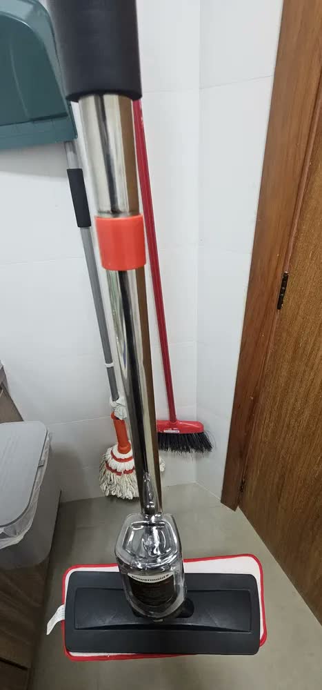 foto de Mop Spray Powermaid Com recipiente spray Pano Microfibra Preto