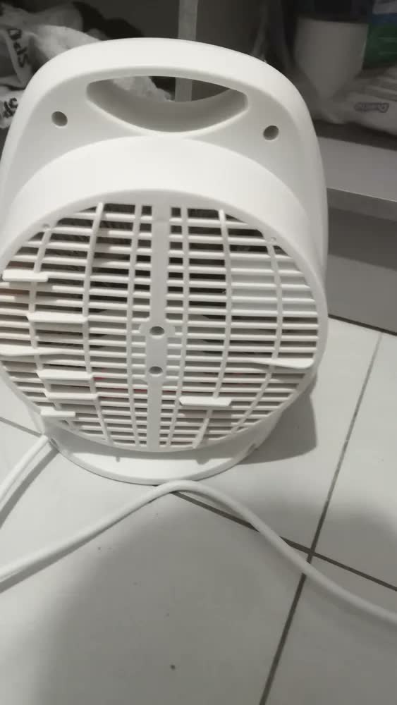 foto de Aquecedor De Ar Kookin Kna1500 Elétrico Termoventilação 1500w Com Proteção Contra Tombamento Branco