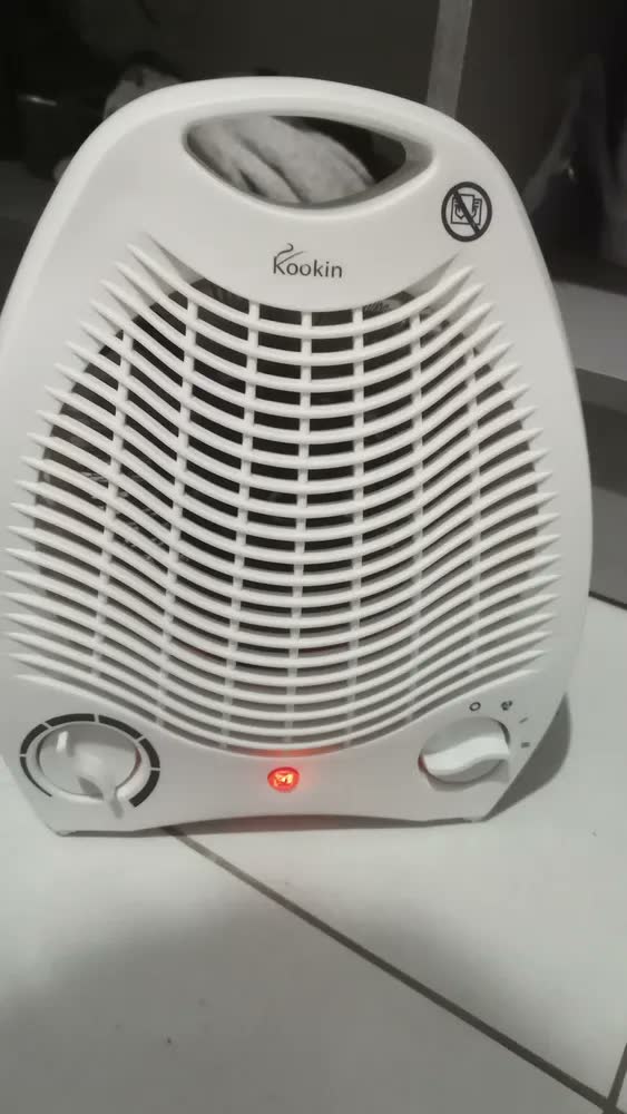 foto de Aquecedor De Ar Kookin Kna1500 Elétrico Termoventilação 1500w Com Proteção Contra Tombamento Branco