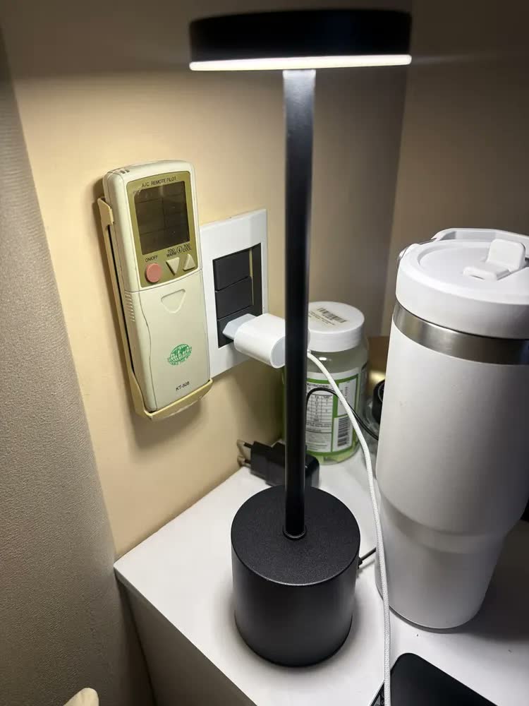 foto de Luminária de Mesa LED Discove Recarregável, Sem Fio, com 3 Cores e Touch