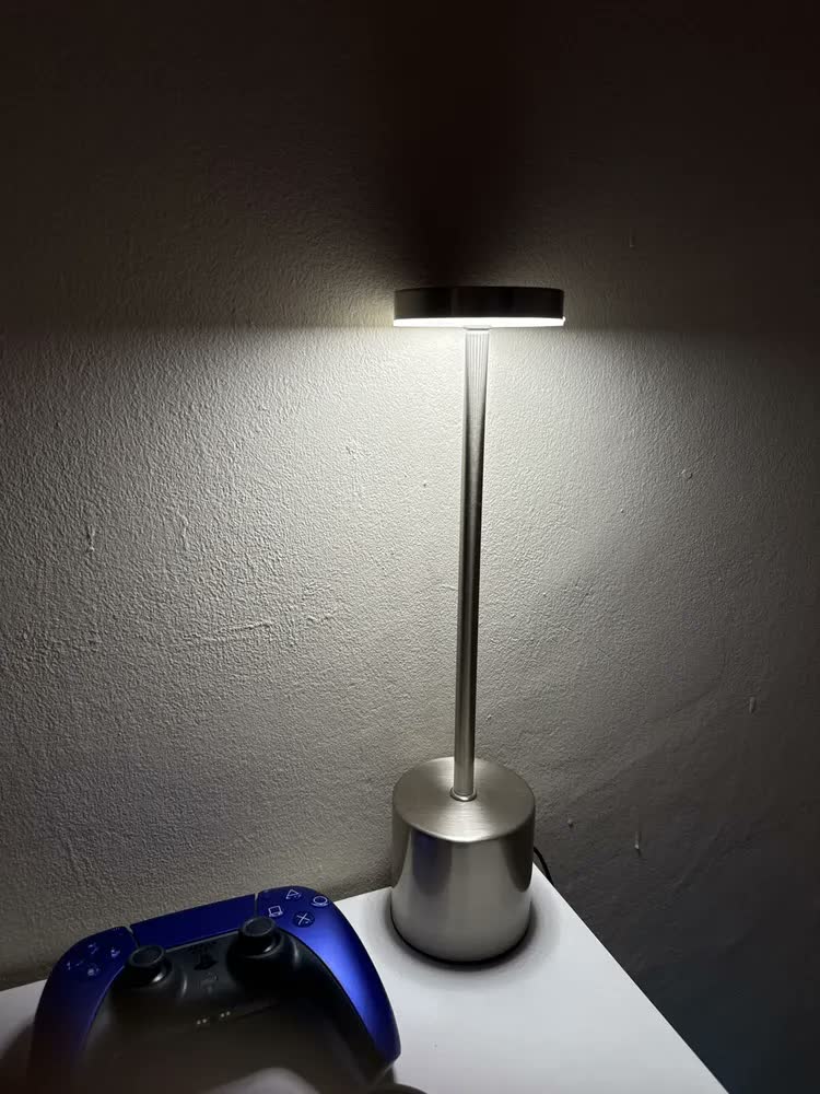 foto de Luminária de Mesa Discove Recarregável Touch, Sem Fio e Com 3 Cores de Luz LED