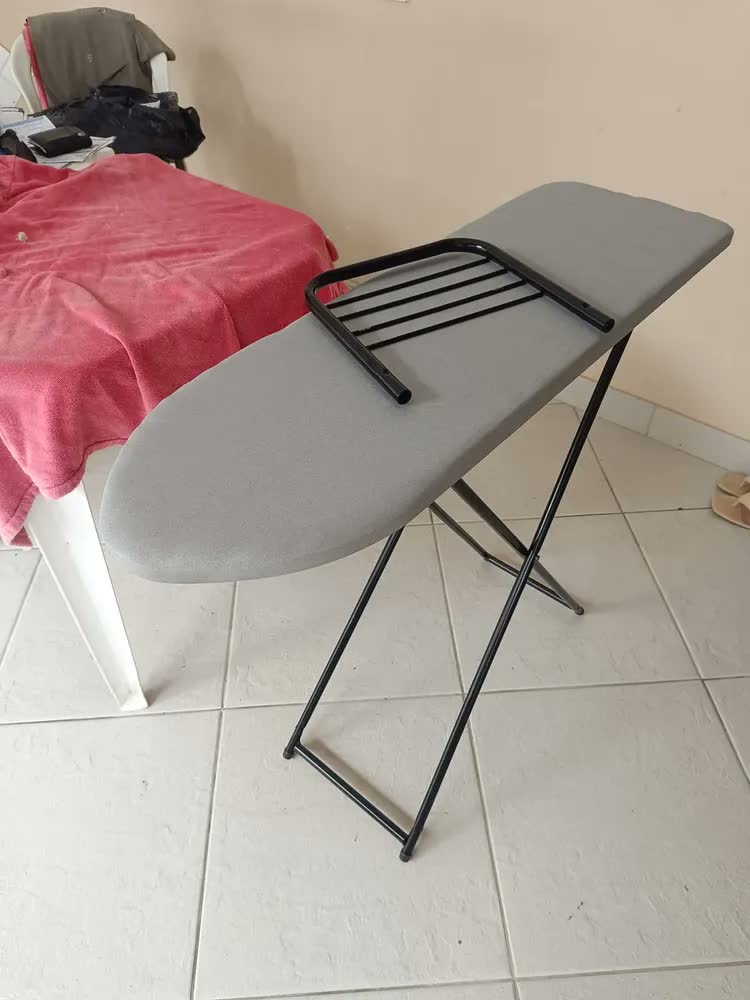 foto de Tabua De Passar Roupa Reforçada Dobrável Com Porta Ferro 3 Alturas Compacta De Aço Evitra Cor Cinza Lisa