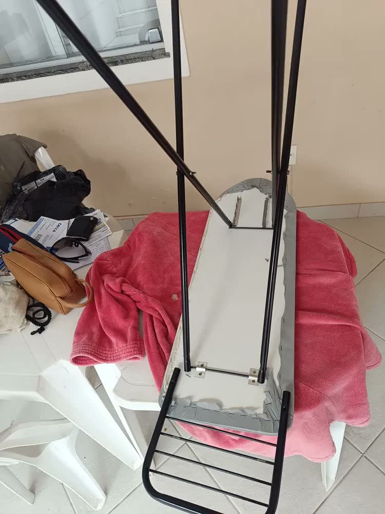 foto de Tabua De Passar Roupa Reforçada Dobrável Com Porta Ferro 3 Alturas Compacta De Aço Evitra Cor Cinza Lisa