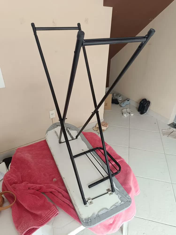 foto de Tabua De Passar Roupa Reforçada Dobrável Com Porta Ferro 3 Alturas Compacta De Aço Evitra Cor Cinza Lisa
