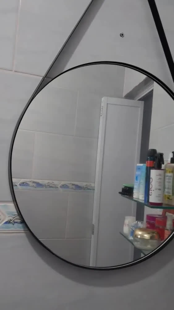 foto de Espelho Redondo Decorativo Alça 60x60 Moldura Em Couro Caramelo