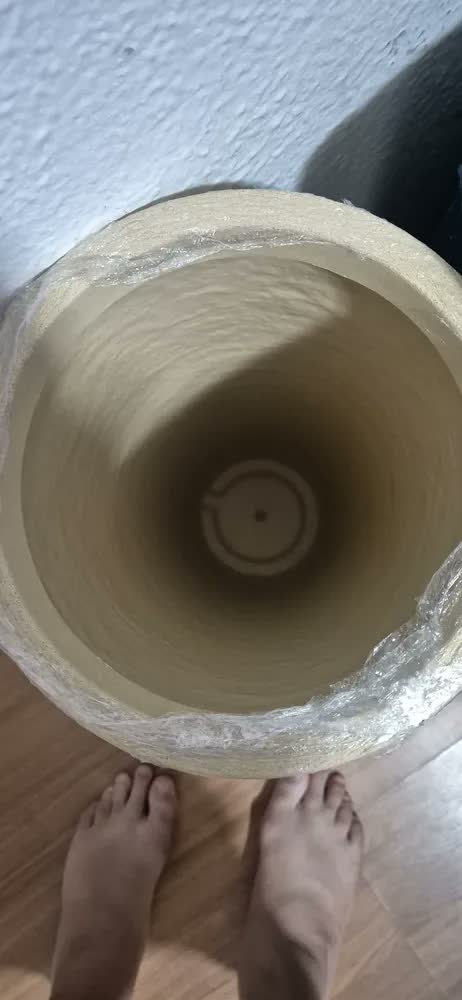 foto de Vaso para plantas decorativo coluna ibiza m com prato alto grande luxo grafiato escovado riscato textura sala jardim vimélor