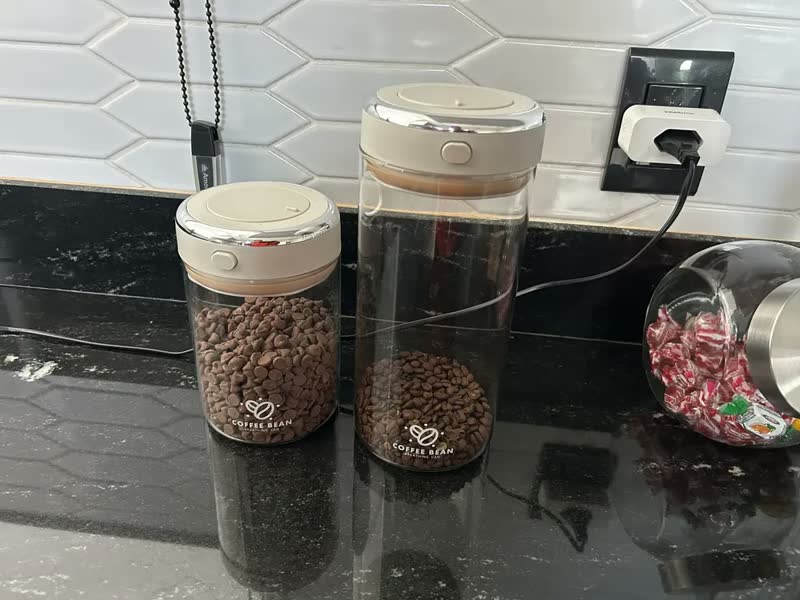 foto de Pote Hermético Com Tampa E Data Vácuo Café Condimento 1100ml Oenon Bege
