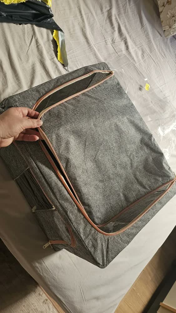 foto de Caixa Organizadora Dobrável Oenon para Roupas e Edredons com Alças e Visor – Bege