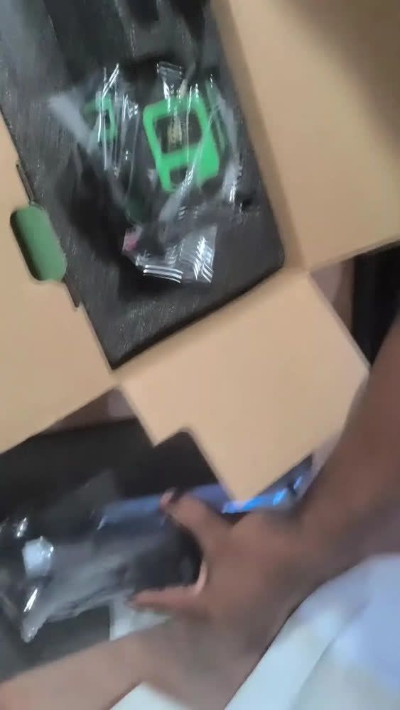 foto de Nivel Laser Verde 16 Linhas 360° Autonivelante 4d 30m + 2 Baterias + 1m Tripé