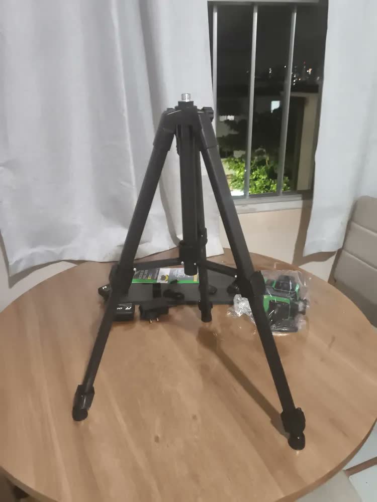 foto de Nivel Laser Verde 16 Linhas 360° Autonivelante 4d 30m + 2 Baterias + 1m Tripé