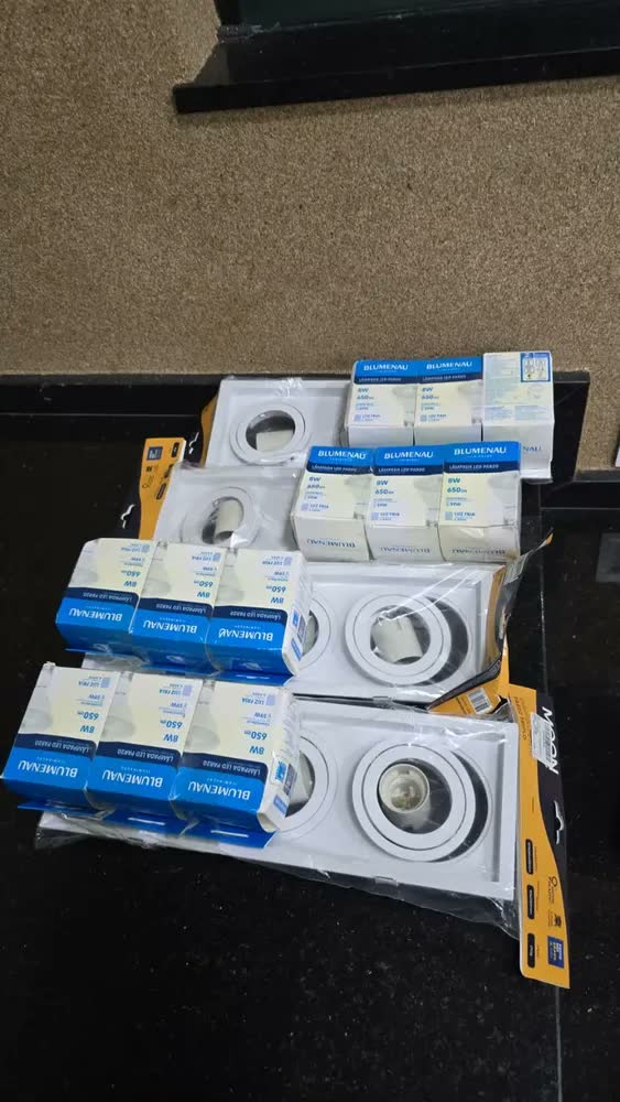 foto de Spot Embutido Triplo Recuado Par20 Branco + Lâmpada 3000k Branco - Quente