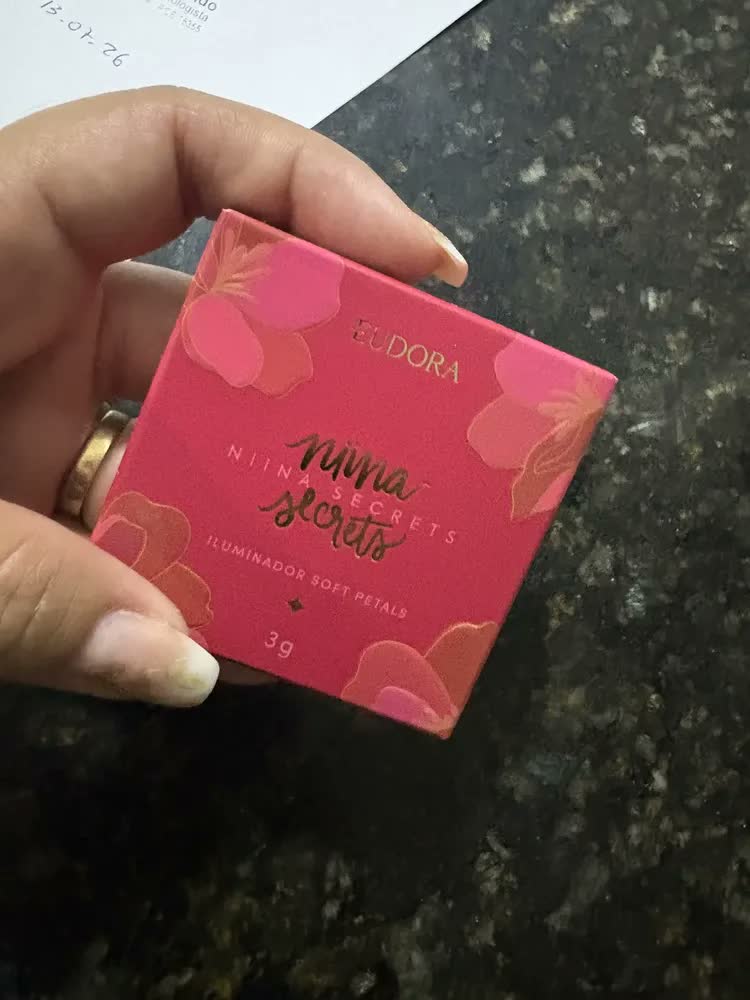 foto de Eudora Niina Secrets Iluminador Soft Petals 3g