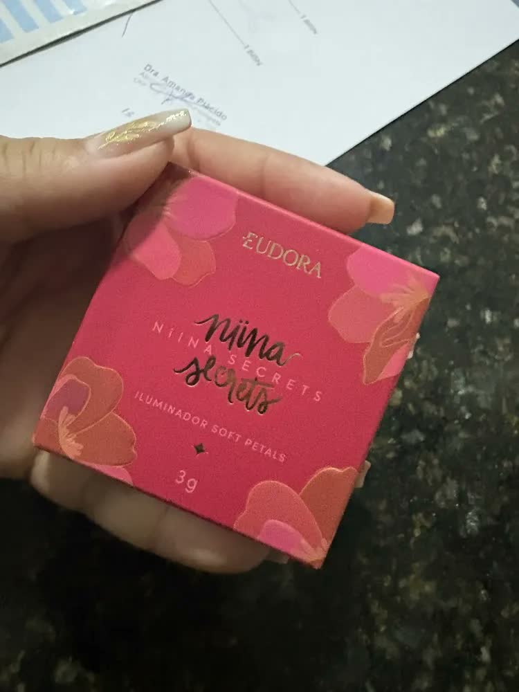 foto de Eudora Niina Secrets Iluminador Soft Petals 3g