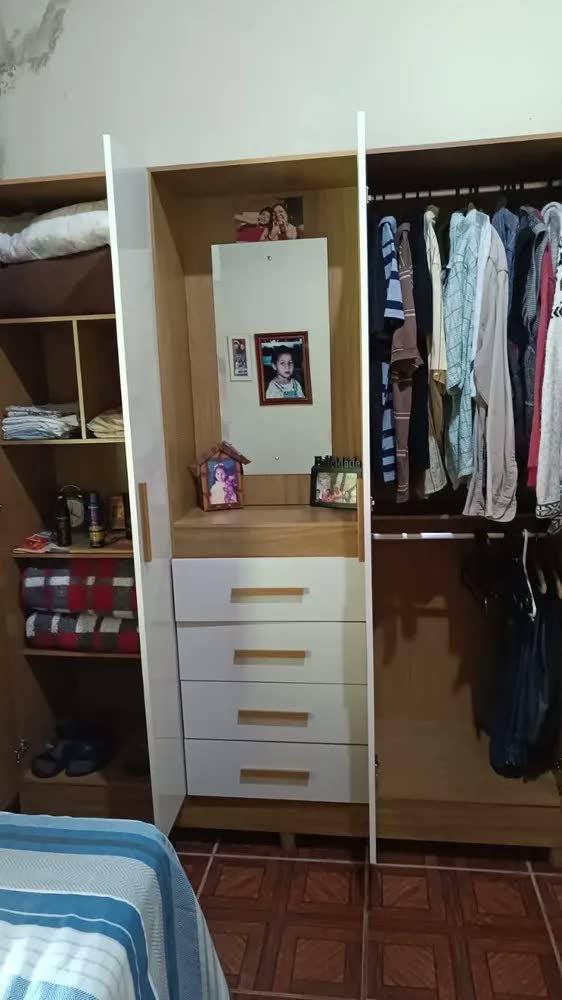 foto de Guarda Roupa Atenas Quarto Casal 4 Portas 4 Gavetas Espelho Freijó Com Off White