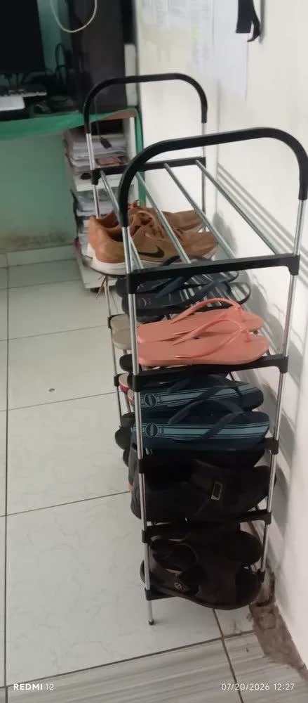 foto de Sapateira Vertical Cobbe de Aço Inoxidável para 15 Pares Prateada