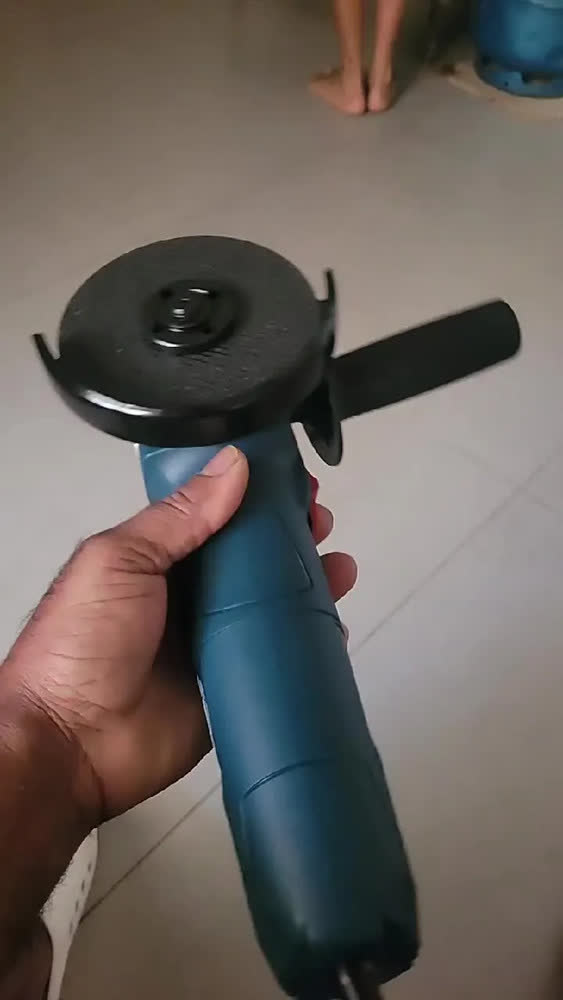 foto de Esmerilhadeira Lixadeira Angular Profissional Bosch Gws700 710w + Jogo De Soquetes 40 Peças Discos E Acessórios