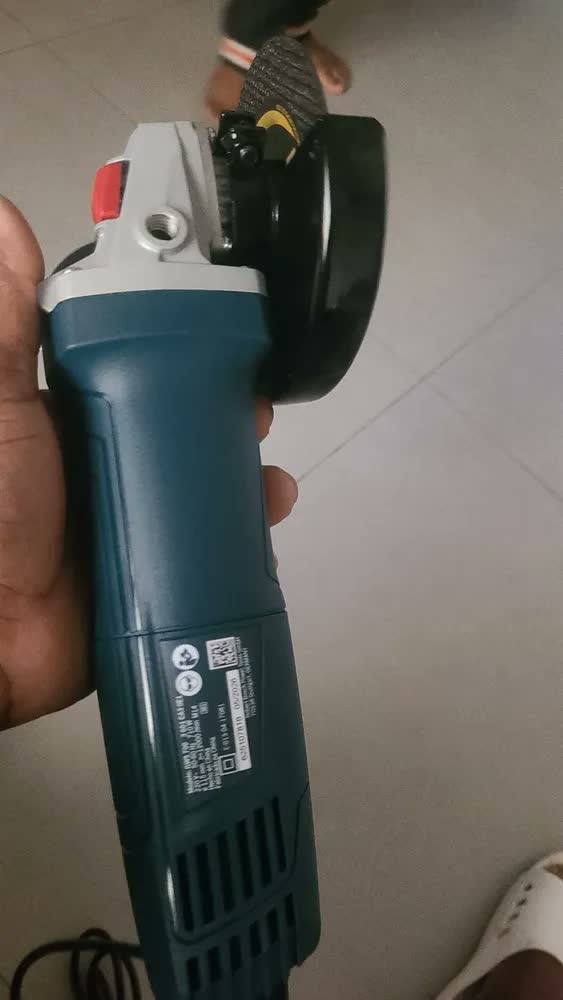 foto de Esmerilhadeira Lixadeira Angular Profissional Bosch Gws700 710w + Jogo De Soquetes 40 Peças Discos E Acessórios