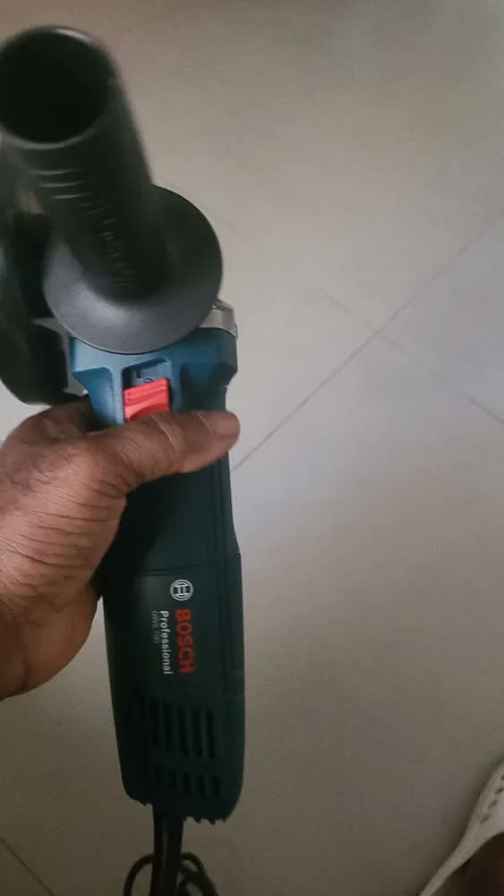 foto de Esmerilhadeira Lixadeira Angular Profissional Bosch Gws700 710w + Jogo De Soquetes 40 Peças Discos E Acessórios