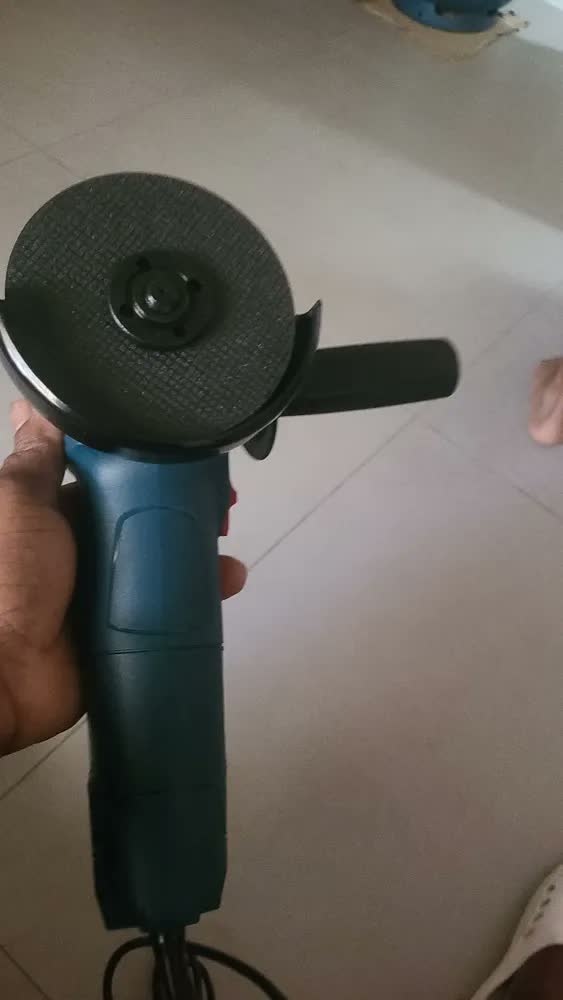foto de Esmerilhadeira Lixadeira Angular Profissional Bosch Gws700 710w + Jogo De Soquetes 40 Peças Discos E Acessórios