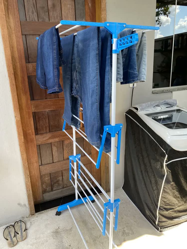 foto de Varal De Chão Grande Com Abas Apartamento Roupa Vertical Cor Azul