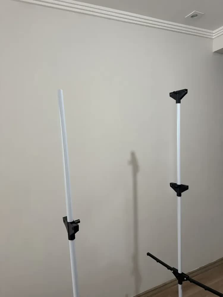 foto de Varal De Chão Grande Com Abas Apartamento Roupa Vertical Cor Azul