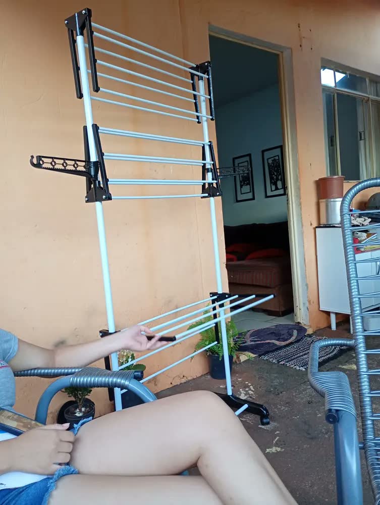 foto de Varal De Chão Grande Com Abas Apartamento Roupa Vertical Cor Azul