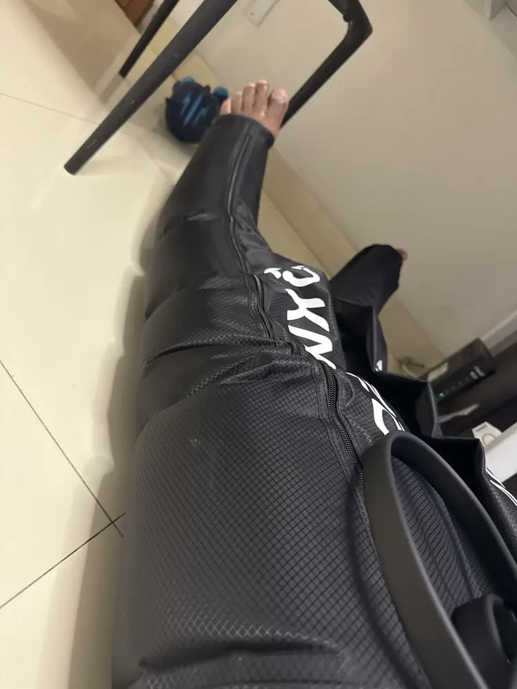 foto de Bota Pneumática de Compressão para Pernas com Controle LCD, Massagem e Recuperação Muscular