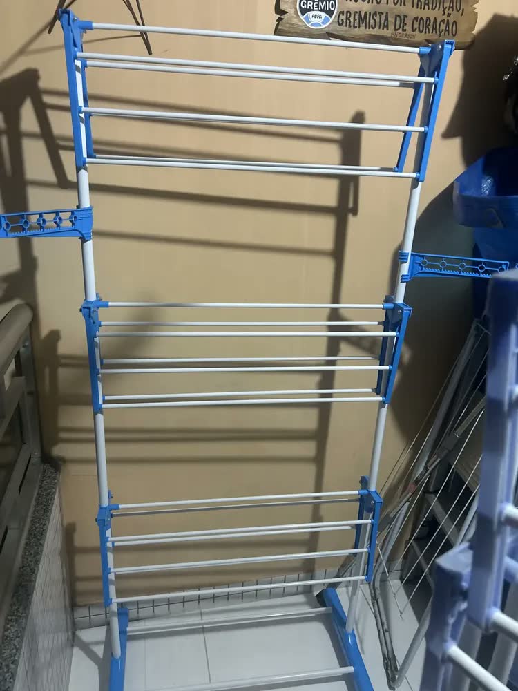 foto de Varal De Chão Roupas Retrátil Dobrável 3 Andares 4 Rodas Aço Cinza