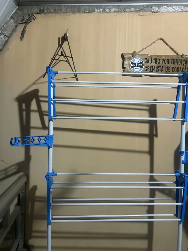 foto de Varal De Chão Roupas Retrátil Dobrável 3 Andares 4 Rodas Aço Cinza