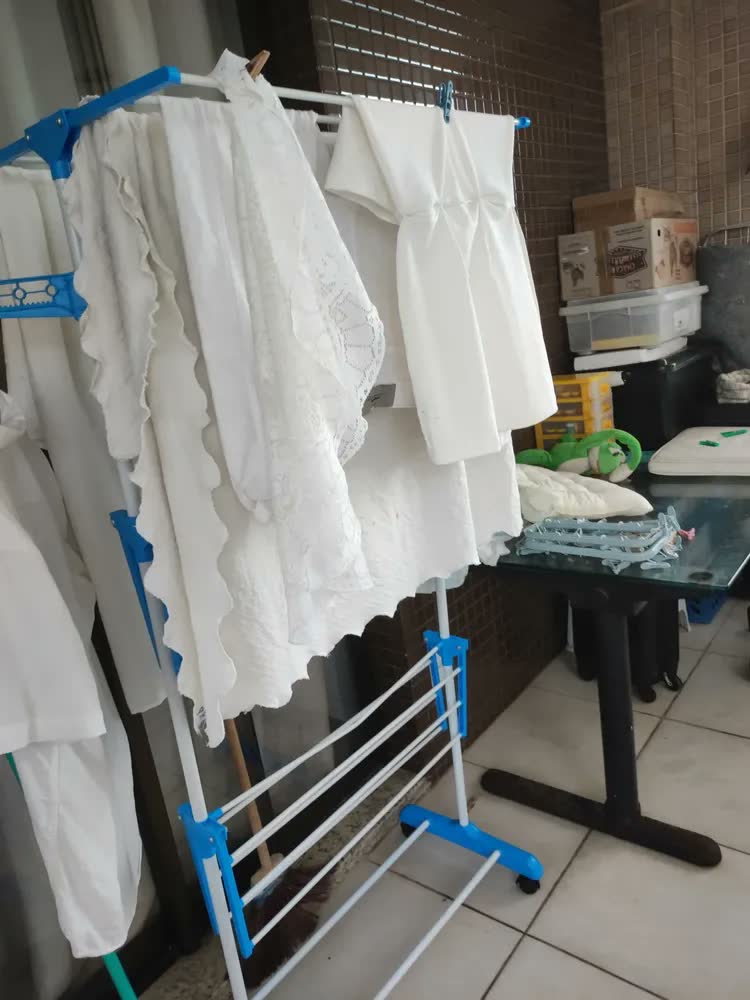 foto de Varal De Chão Roupas Retrátil Dobrável 3 Andares 4 Rodas Aço Cinza