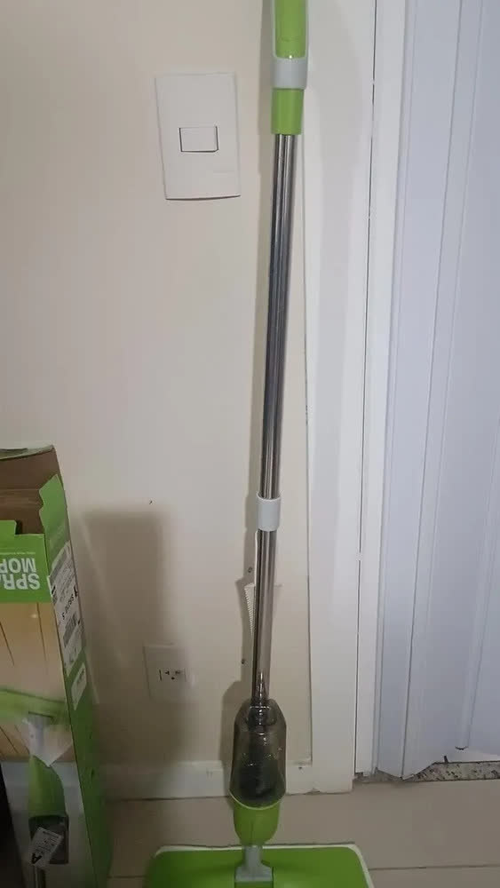 foto de Mop Spray Lehmox 360° Giratório com Cabo de Alumínio e 3 Panos de Microfibra para Piso Laminado e Porcelanato