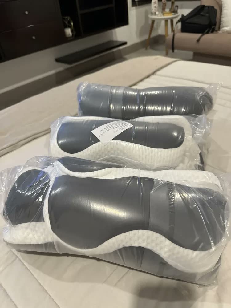 foto de Travesseiro Cervical Ajustável Ortopédico De Espuma De Memór Cinza Conforto Premium Suave E Inteligente