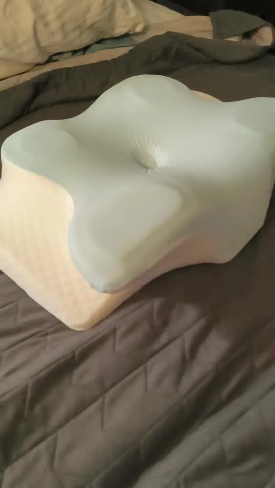 foto de Travesseiro Cervical Ajustável Ortopédico De Espuma De Memór Cinza Conforto Premium Suave E Inteligente