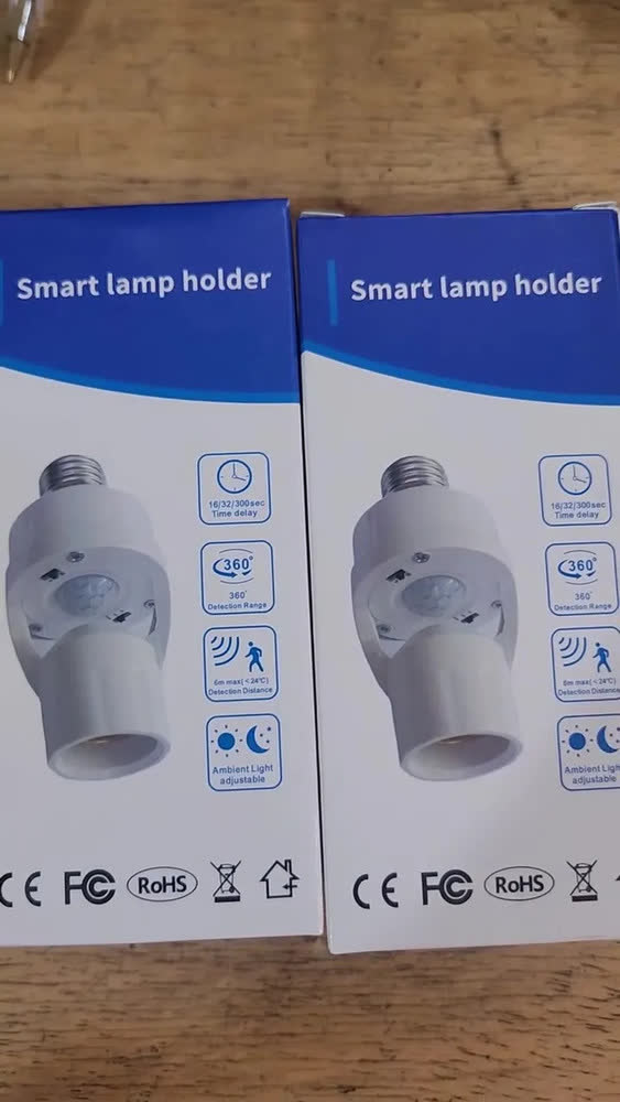 foto de Kit 2 Sensor De Presença Lâmpada Soquete E27 Iluminação Fotocélula Movimento Infravermelho Apaga Sozinho Detecta Movimentos Externo E Interno Bocal Automático Branco