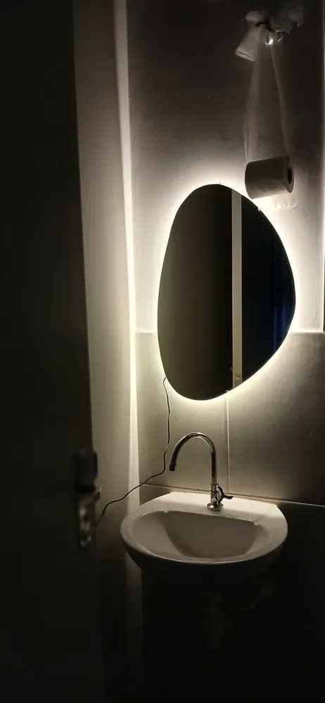 foto de Espelho Orgânico Lapidado Com Iluminação De Led 60x40cm Led Quente