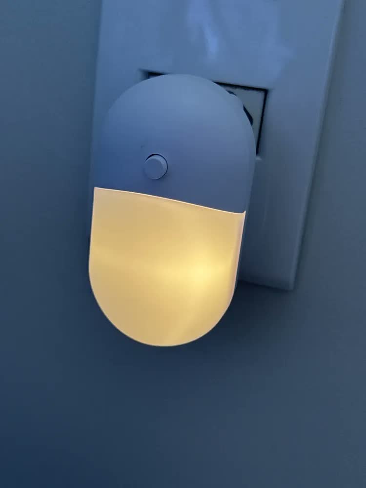 foto de Abajur Quarto Infantil De Tomada Luz Noturna Amarela Branca Branco